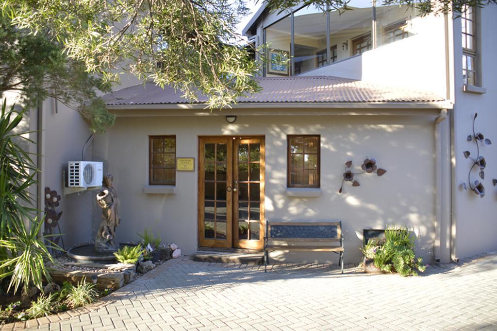 Two Bells Guest House Bloemfontein Exterior foto